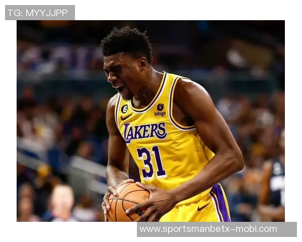 托马斯布莱恩特绝杀被帽愤怒推开摄像头引发热议