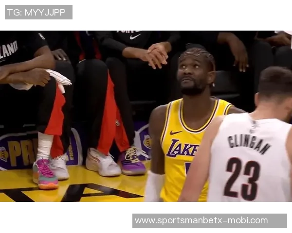 湖人半场落后开拓者10分詹姆斯贡献10分4篮板杨瀚森仍未登场