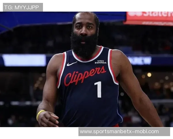 湖刺球迷手机桌面惊现小卡与哈登捧杯画面引发热议 湖刺球迷手机桌面惊现小卡与哈登捧杯画面引发热议